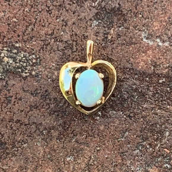 10k Gold & Opal Heart Pendant - Picture 4 of 5